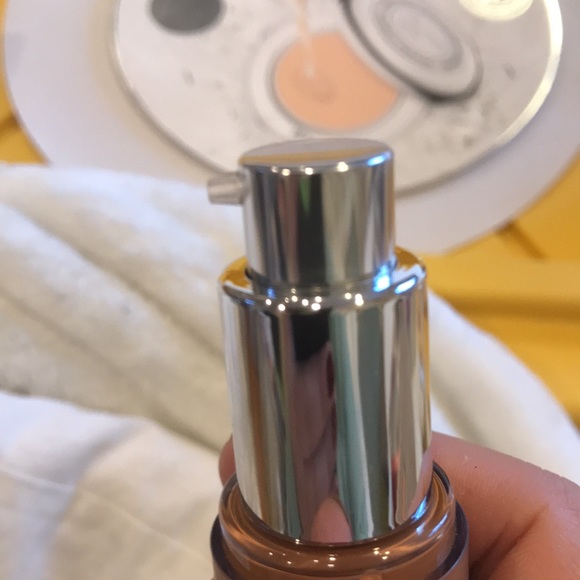 It cosmetics bye bye lines foundation - Picture 9 of 9